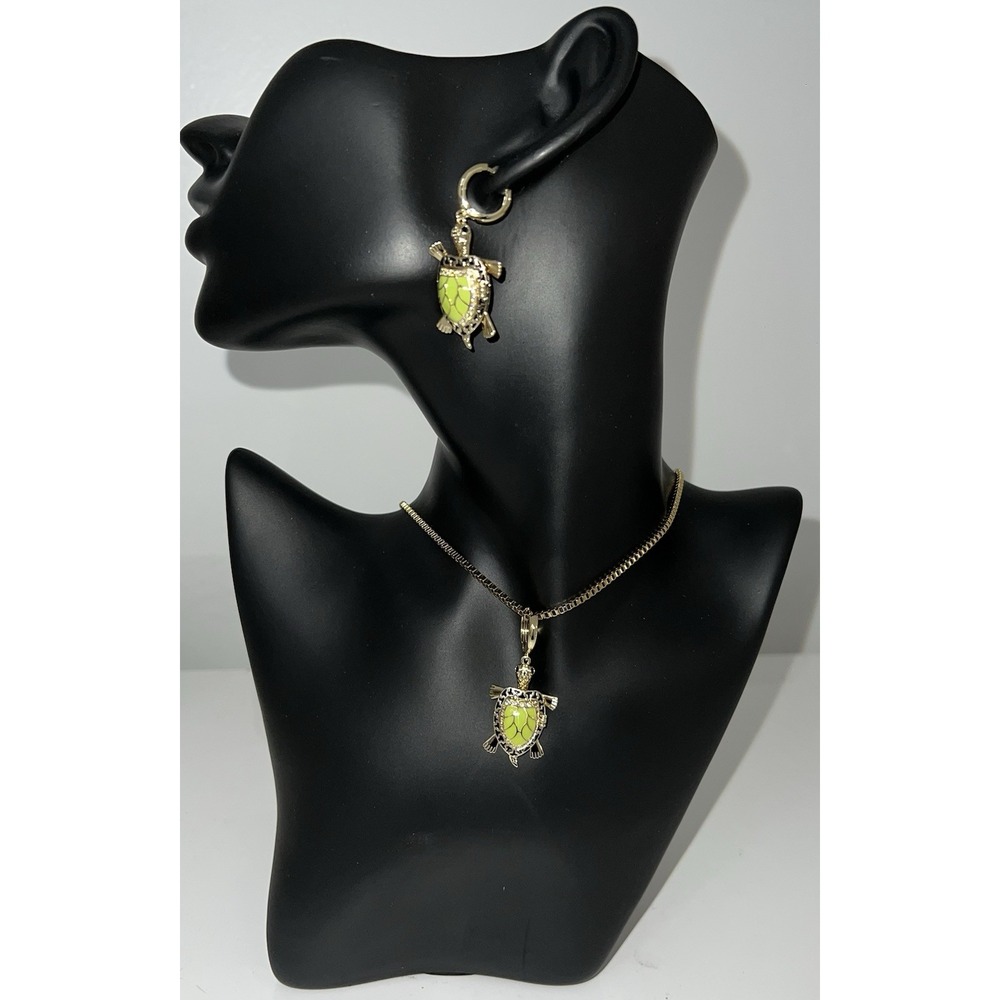 (9.23)14K Gold Plated Green Turtle Black Accents & Crystals Set And Necklace.